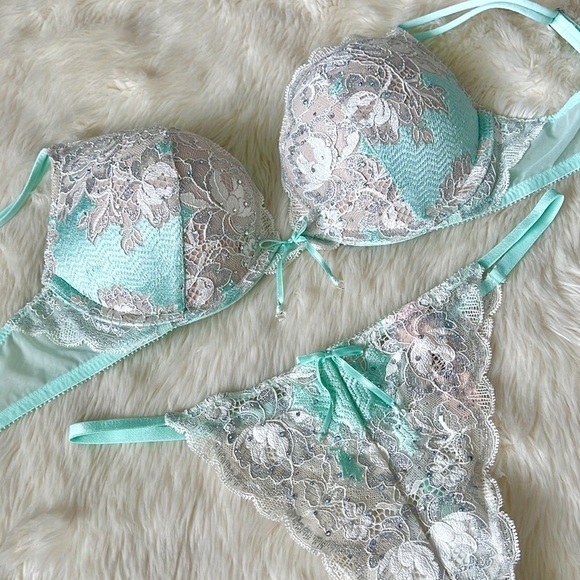 Victoria’s Secret Lingerie Set - Picture 1 of 6